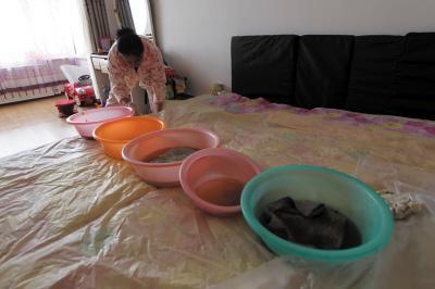 六合楼上漏水，住户失联，小区没物管，业主维权难！律师来支招……